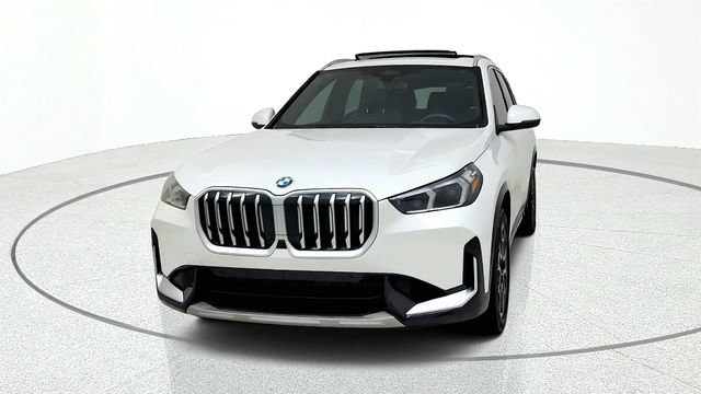 Used 2025 BMW X1 xDrive28i AWD/4WD image 3
