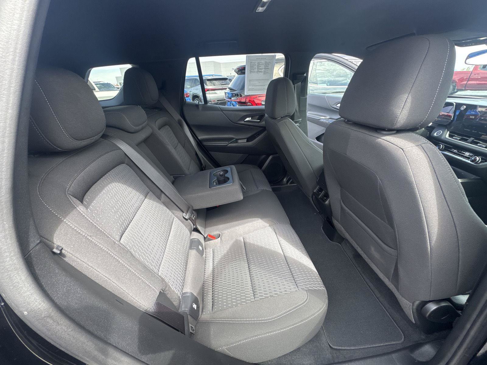 Used 2025 Chevrolet Equinox LT FWD image 12