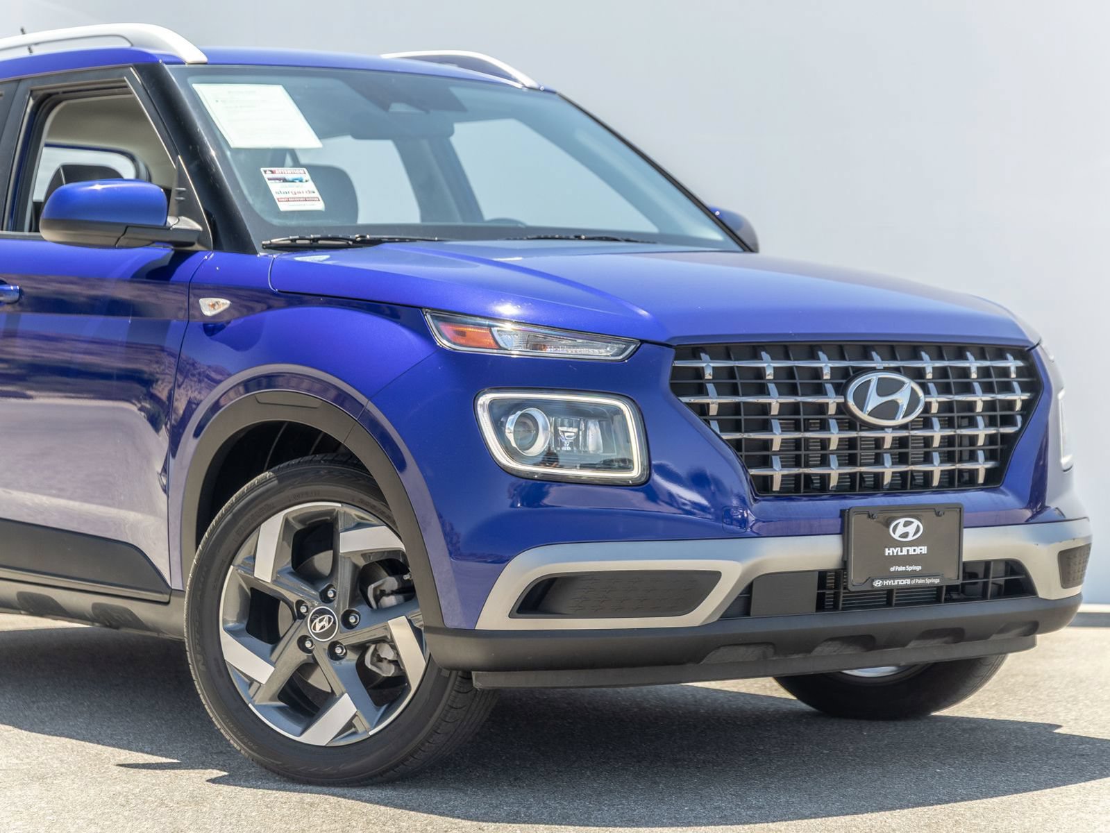 Used 2023 Hyundai Venue Limited FWD image 7