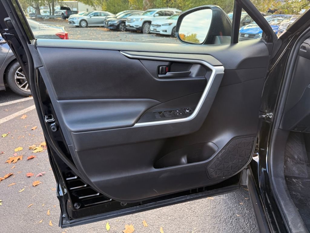 Used 2022 Toyota RAV4 LE image 20
