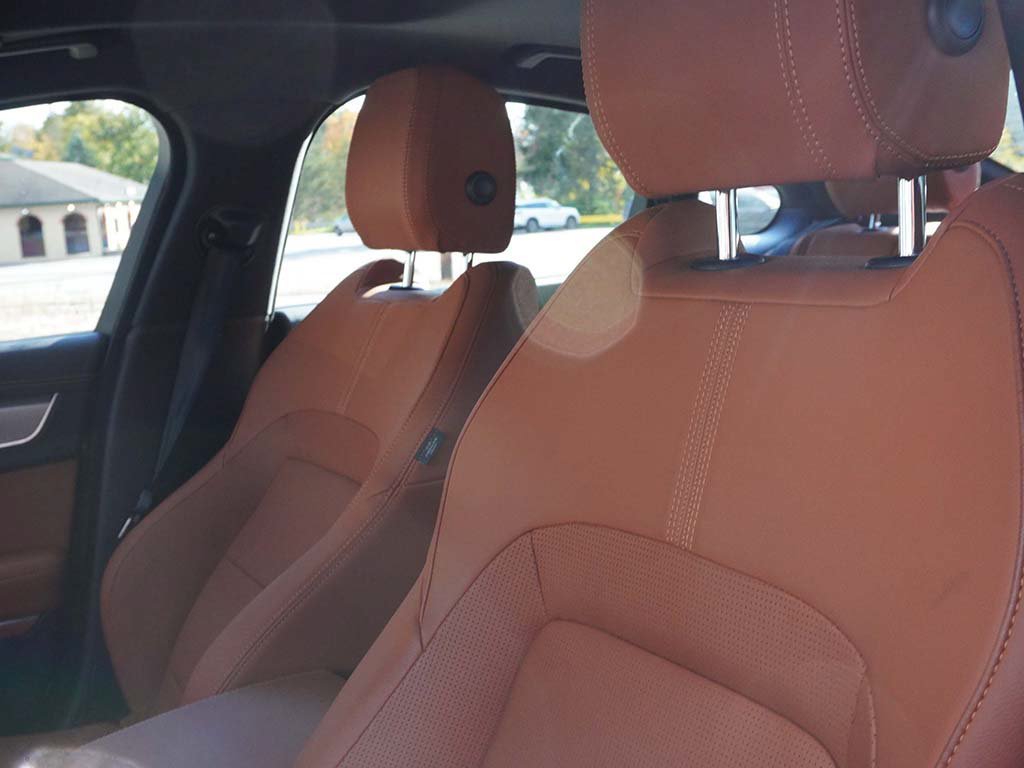 Used 2024 Jaguar XF R-Dynamic SE RWD image 32