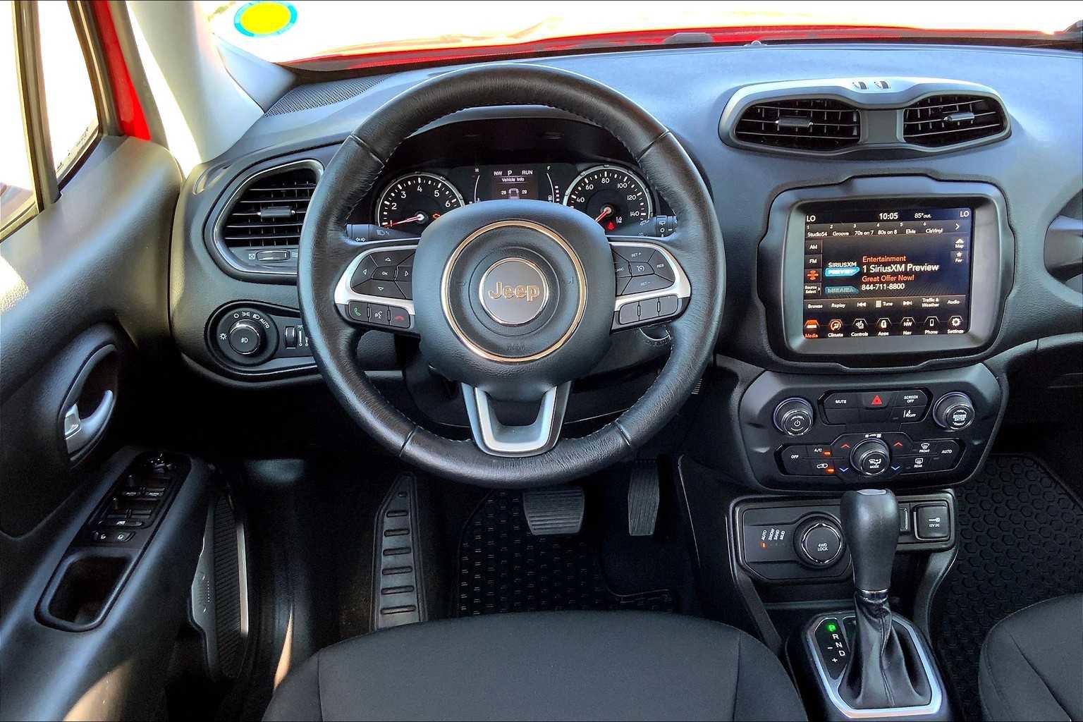 Used 2023 Jeep Renegade Latitude w/ Premium Group image 5