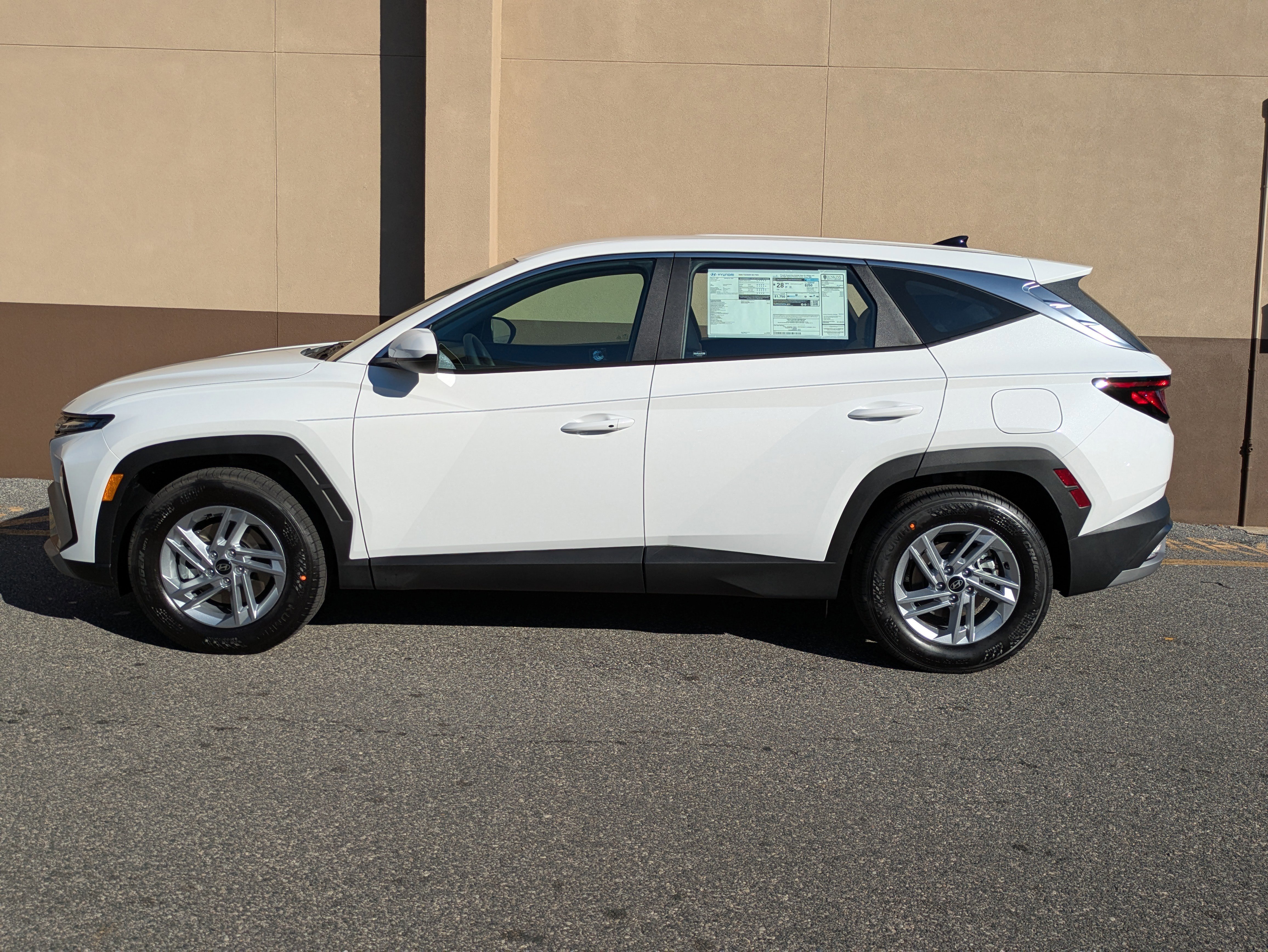 New 2026 Hyundai Tucson SE image 9