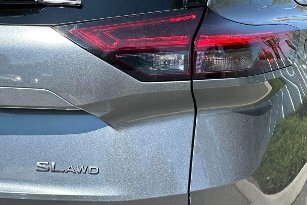 Used 2026 Nissan Rogue SL AWD/4WD image 26