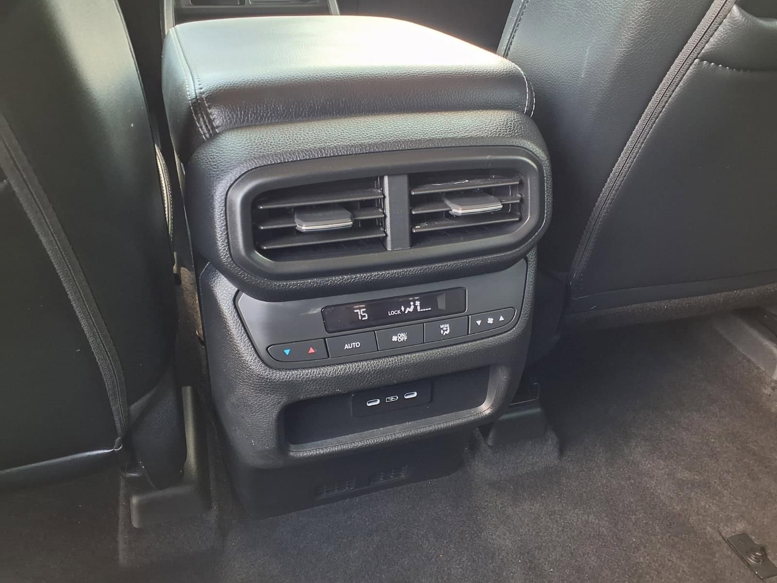 Used 2025 Honda Pilot Touring image 14