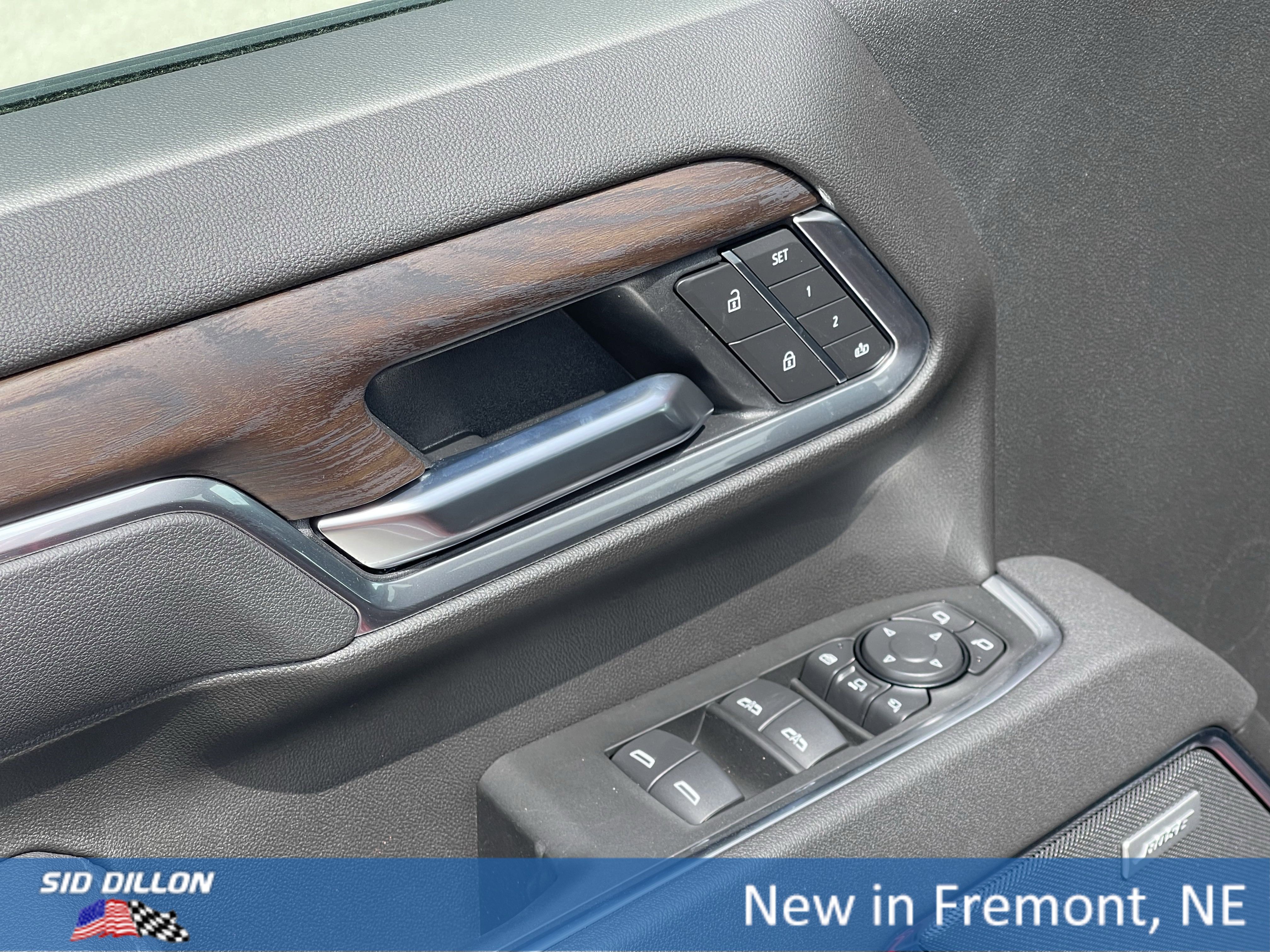 New 2025 GMC Sierra 2500 SLT w/ SLT Premium Package image 7