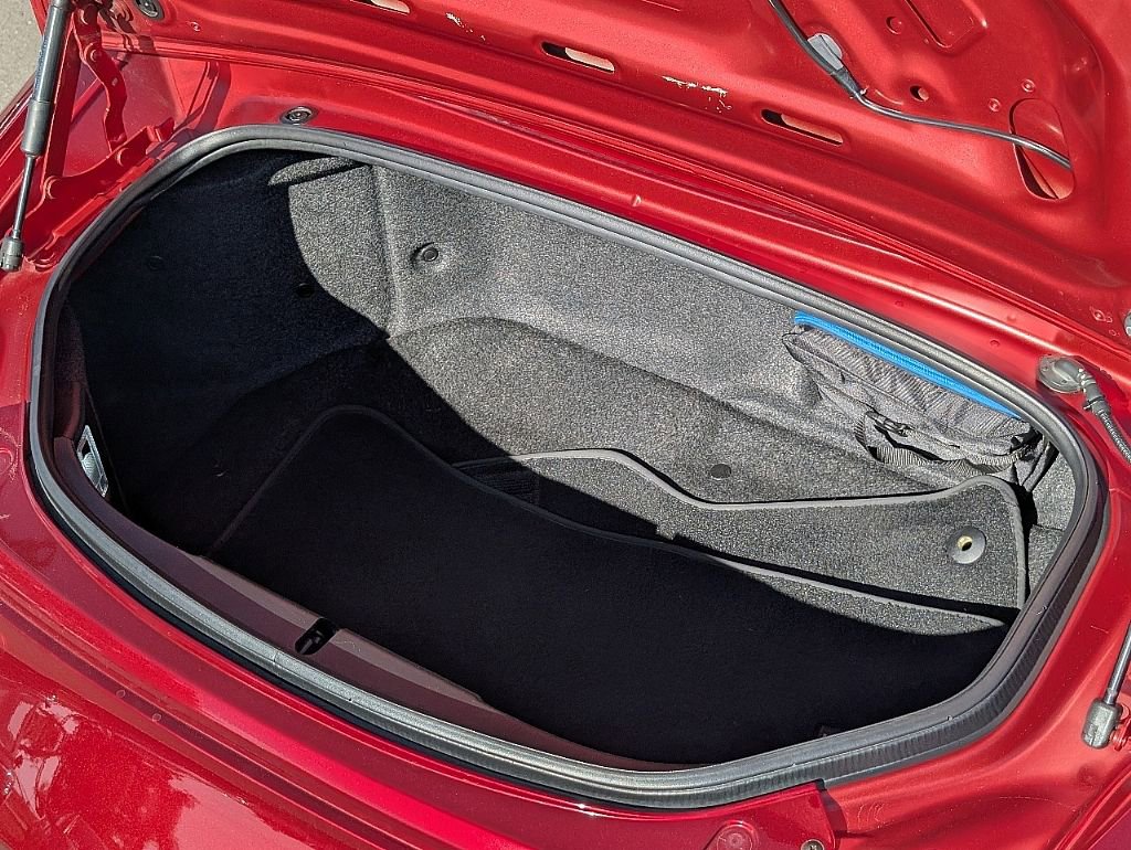 Used 2020 MAZDA MX-5 Miata Club w/ Appearance Package RWD image 18
