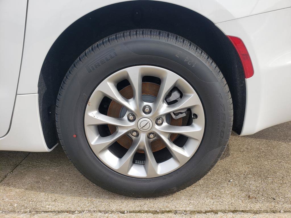 New 2026 Chrysler Pacifica Select AWD/4WD image 24