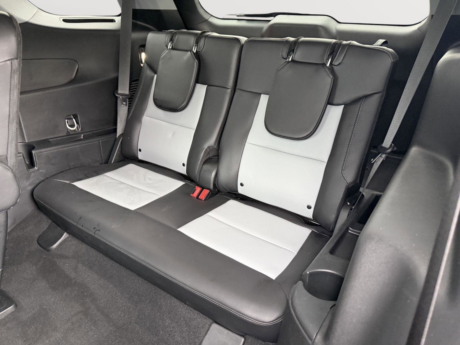 Used 2023 Ford Explorer XLT w/ Equipment Group 202A image 21