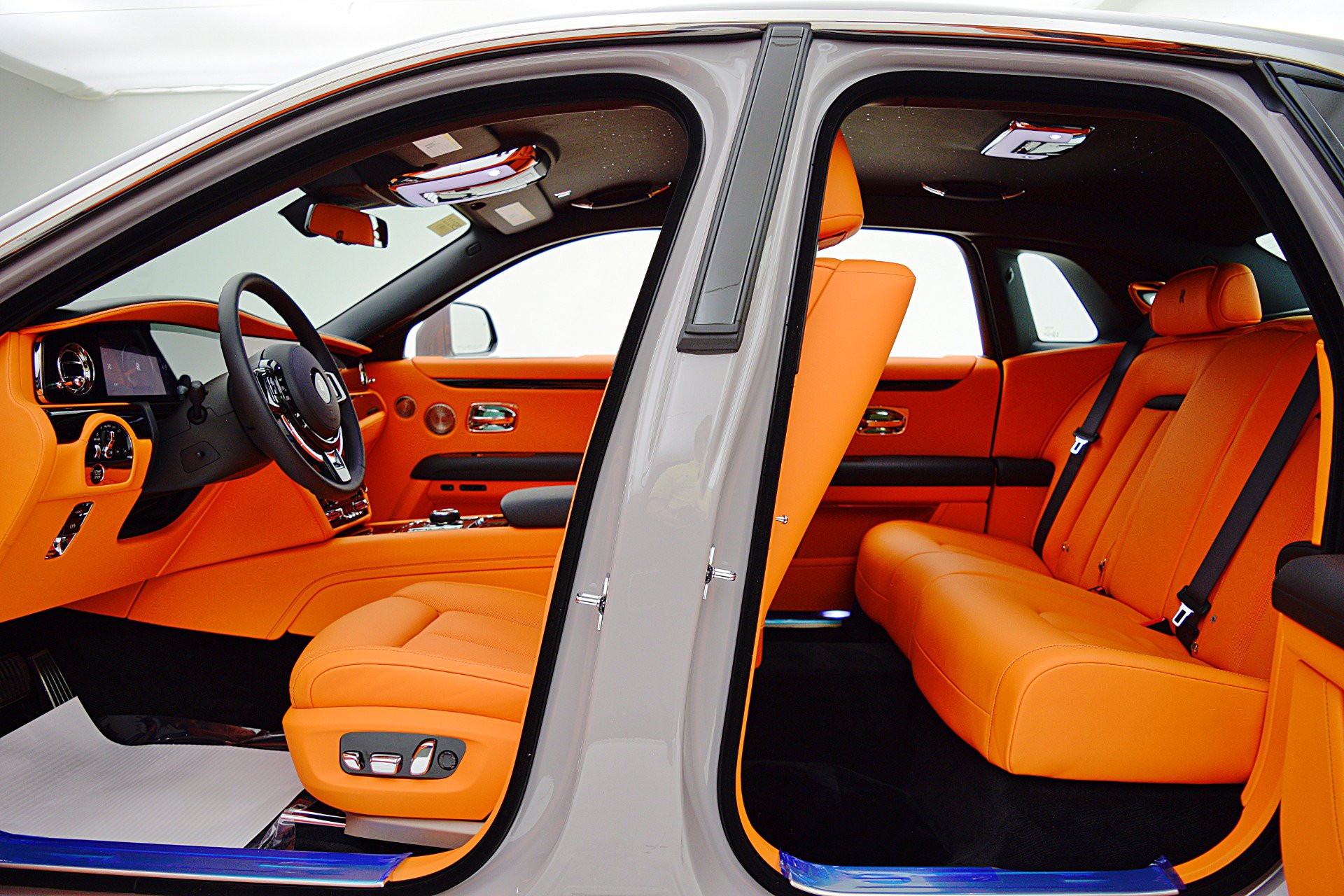 Used 2025 Rolls-Royce Ghost AWD/4WD image 40