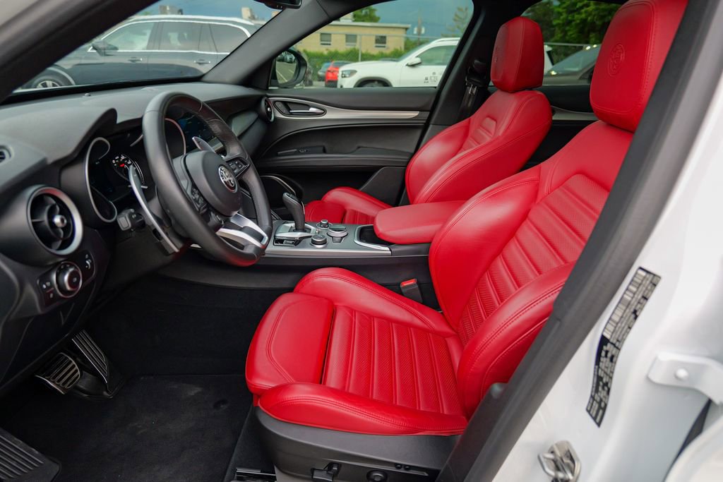 Used 2023 Alfa Romeo Stelvio Veloce AWD/4WD image 22