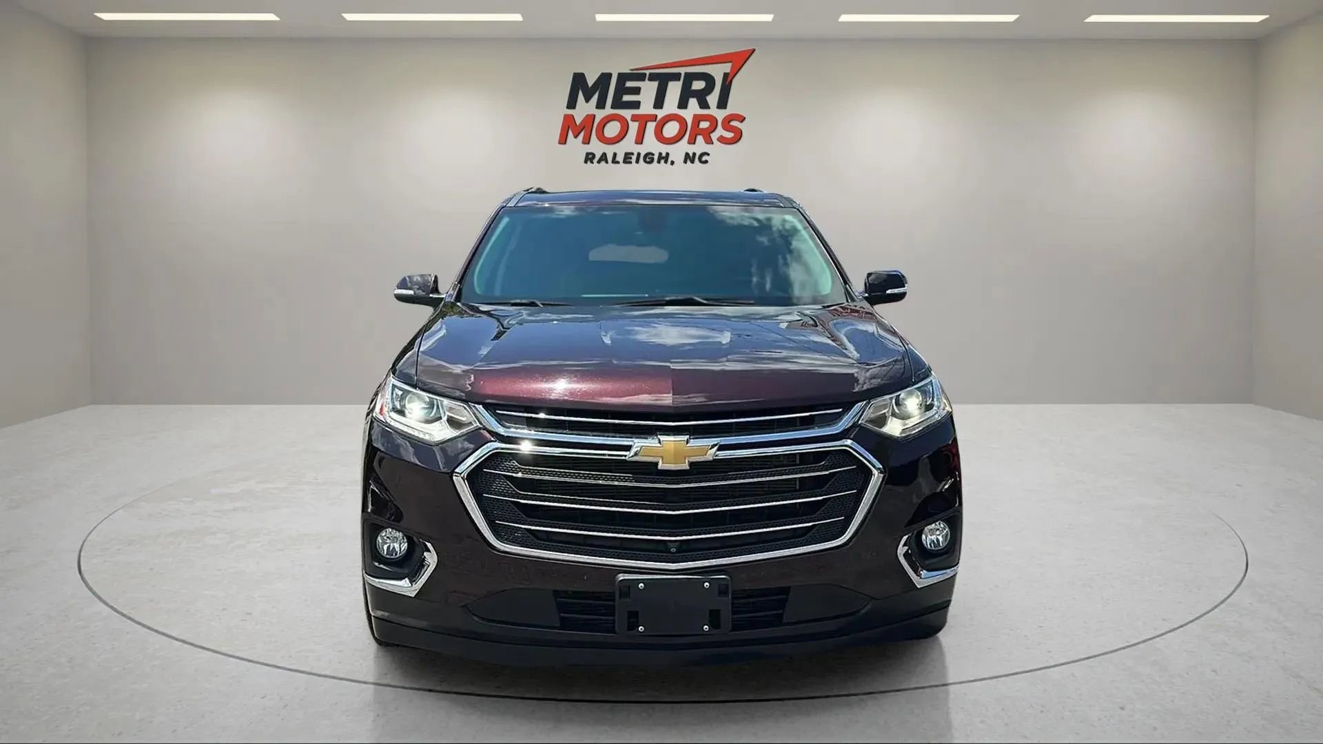 Used 2021 Chevrolet Traverse LT w/ LT Premium Package image 2