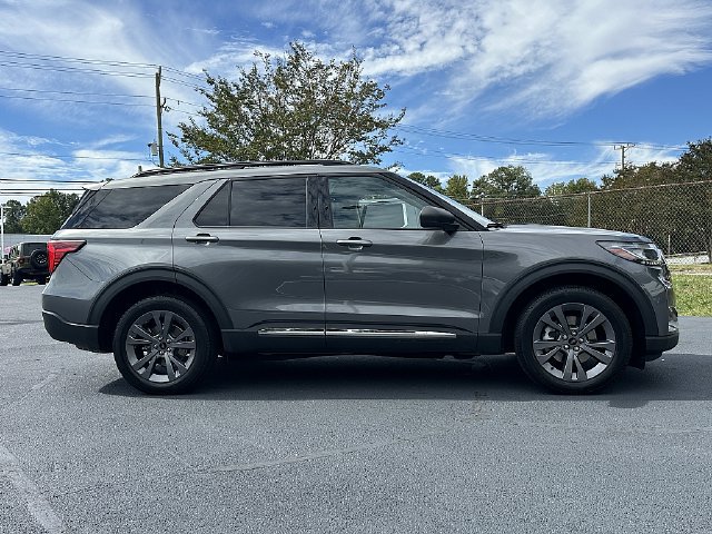 Used 2025 Ford Explorer Active w/ Active Comfort Package AWD/4WD image 8