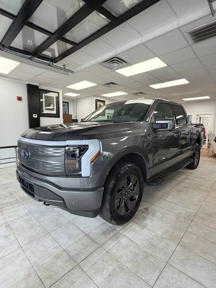 Used 2022 Ford F150 Lightning Lariat AWD/4WD image 2