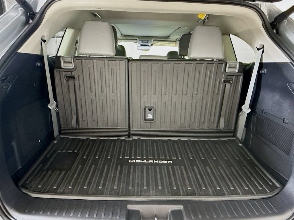 Certified 2025 Toyota Highlander Platinum AWD/4WD image 27
