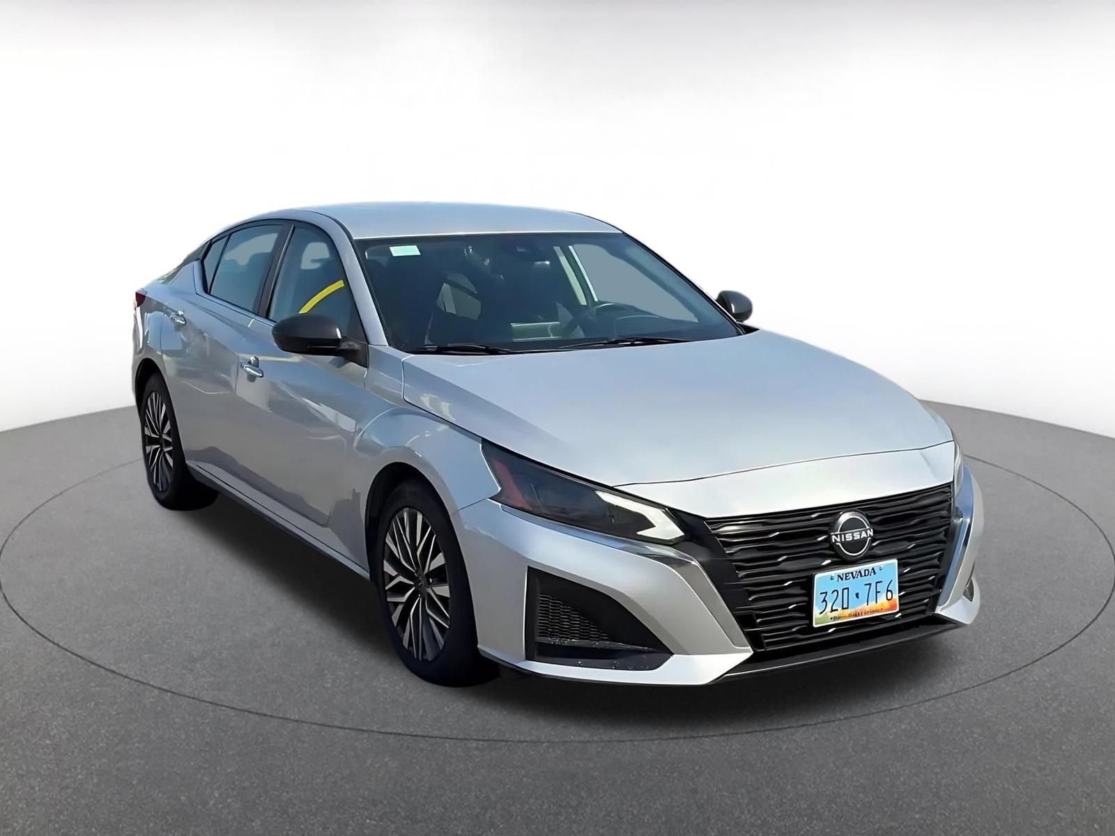 Used 2024 Nissan Altima 2.5 SV FWD image 3