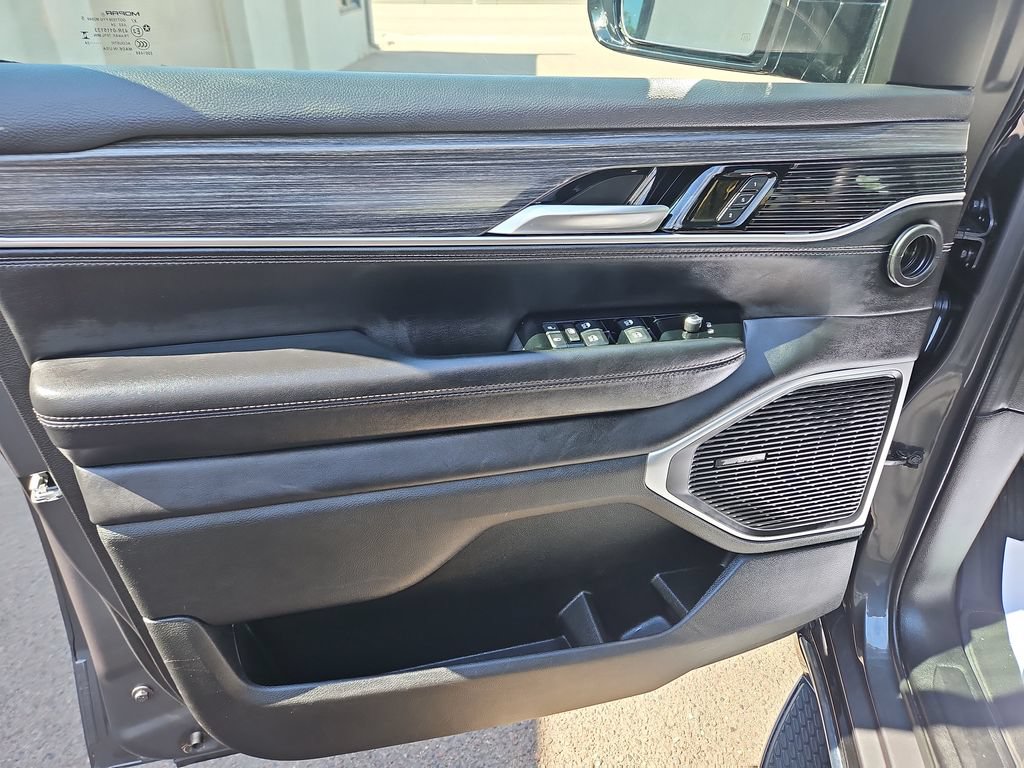 Used 2024 Jeep Wagoneer Series II w/ Flexible Seating Group AWD/4WD image 11