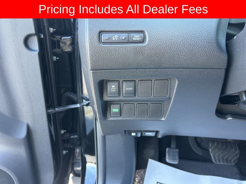 Used 2015 Nissan Rogue SV FWD image 6
