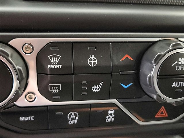 Used 2021 Jeep Gladiator Mojave w/ Cold Weather Group image 25