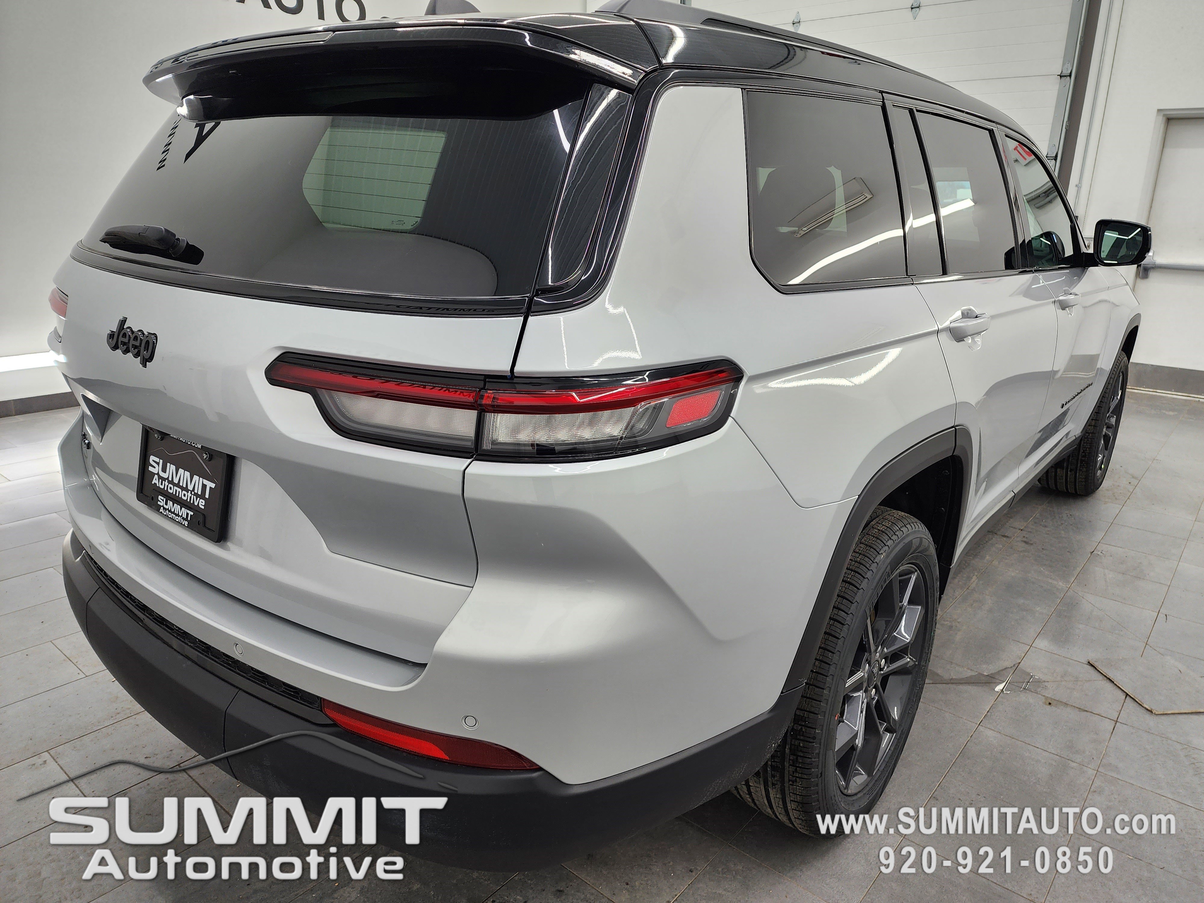 New 2025 Jeep Grand Cherokee L Limited w/ Trailer Tow Package image 5