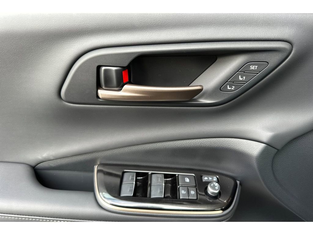 New 2026 Toyota Crown Platinum image 11