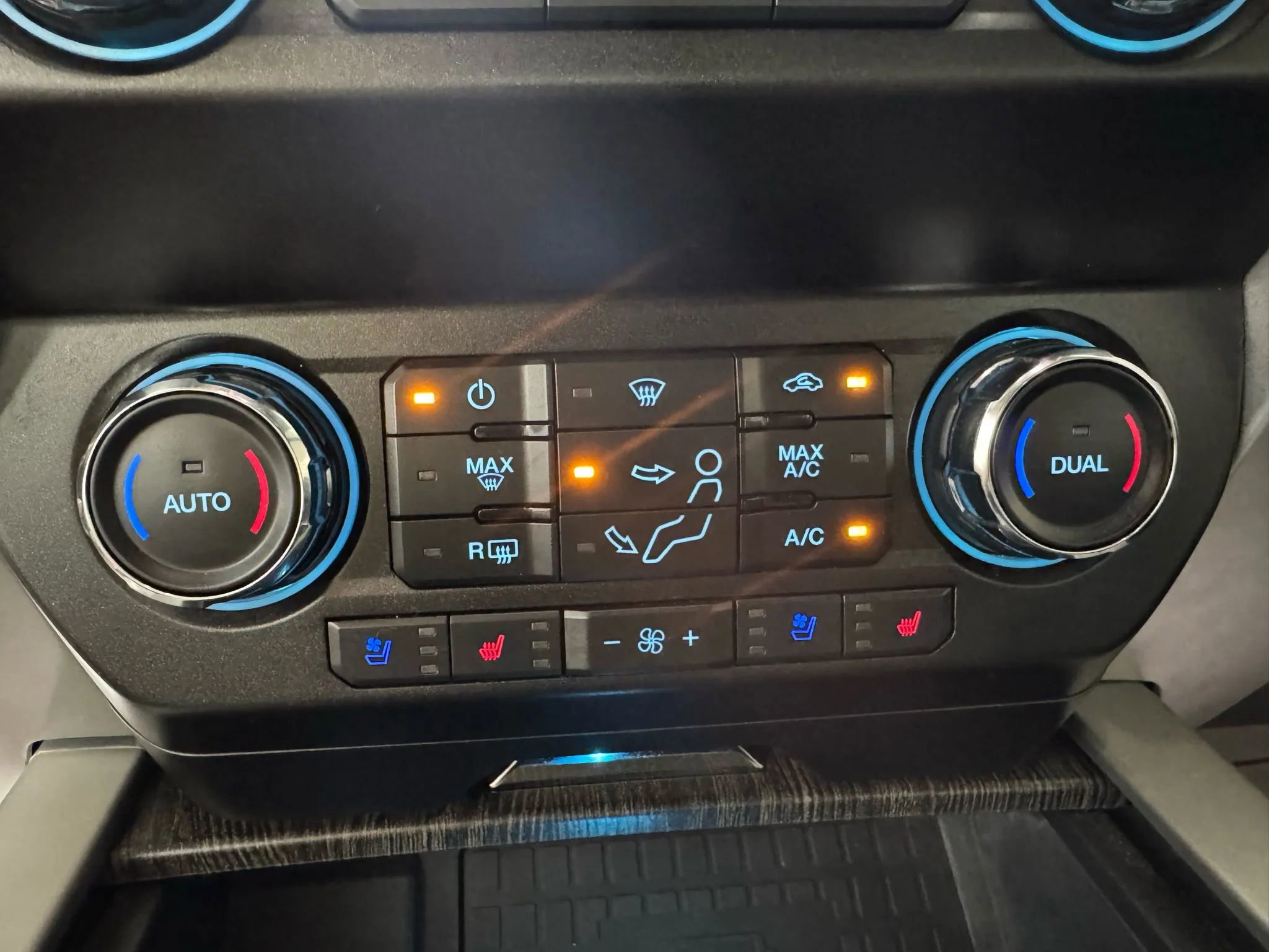 Used 2020 Ford F250 Lariat w/ Lariat Ultimate Package image 20