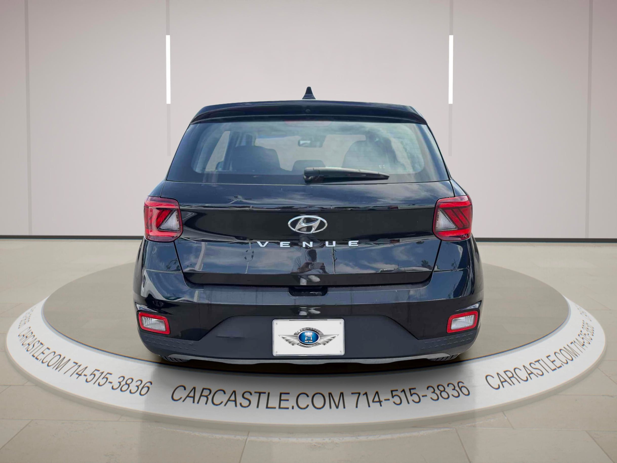 Used 2021 Hyundai Venue SE FWD image 4