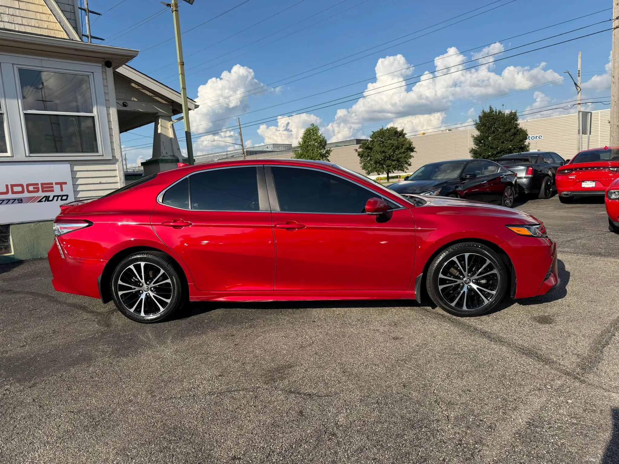 Used 2020 Toyota Camry SE w/ Convenience Package FWD image 6