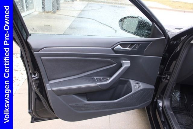 Used 2024 Volkswagen Jetta SE image 17