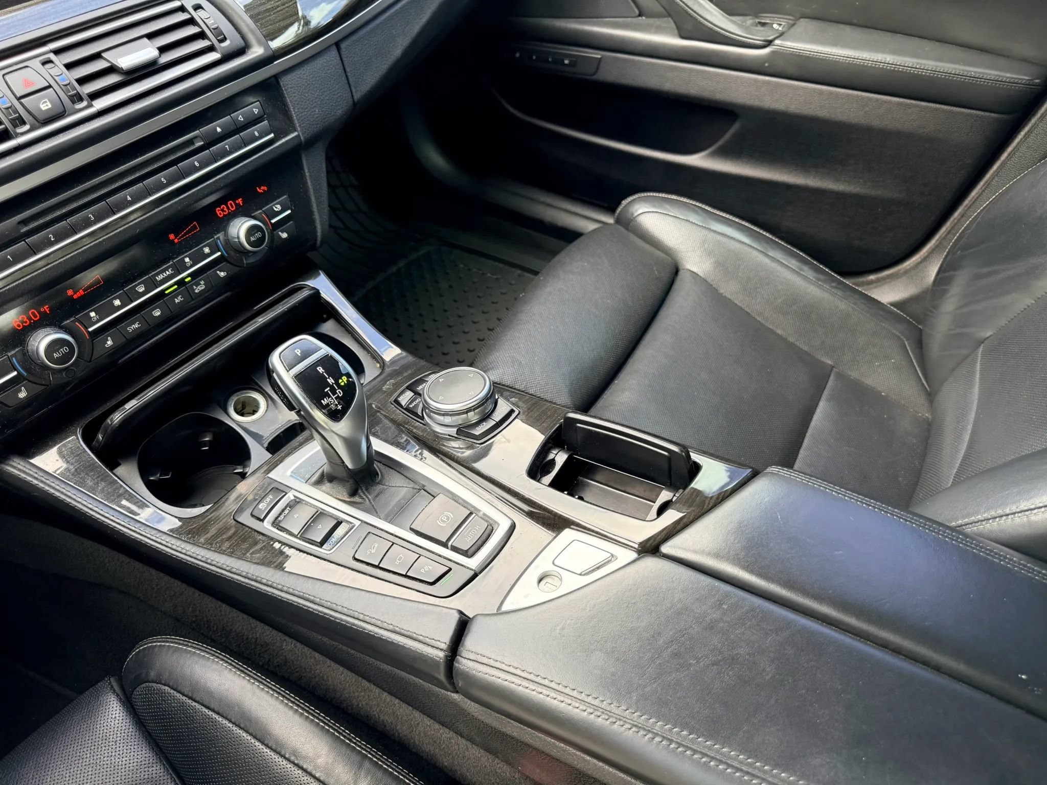 Used 2015 BMW 550i xDrive Sedan w/ Technology Package AWD/4WD image 17
