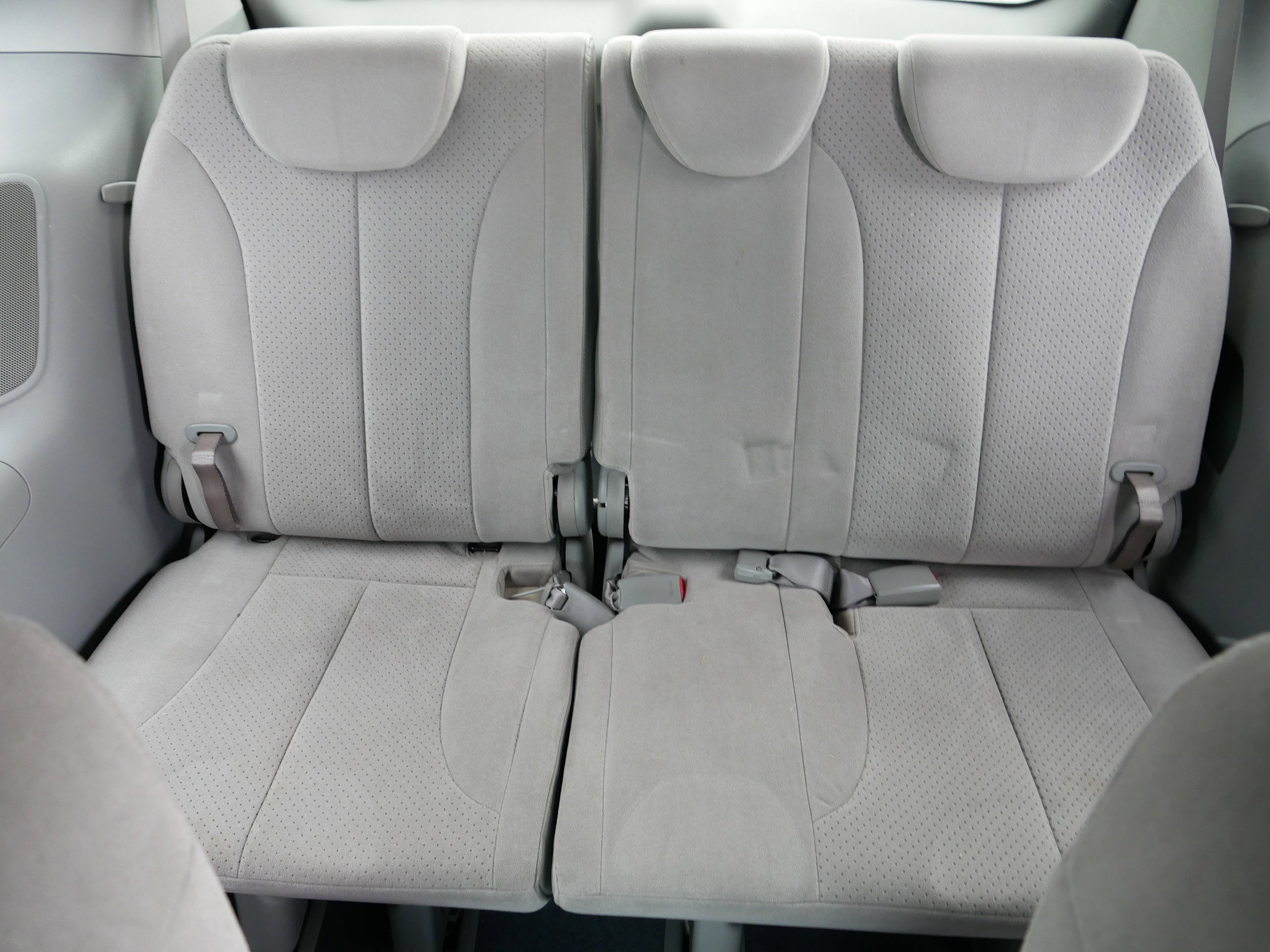 Used 2008 Hyundai Entourage image 13