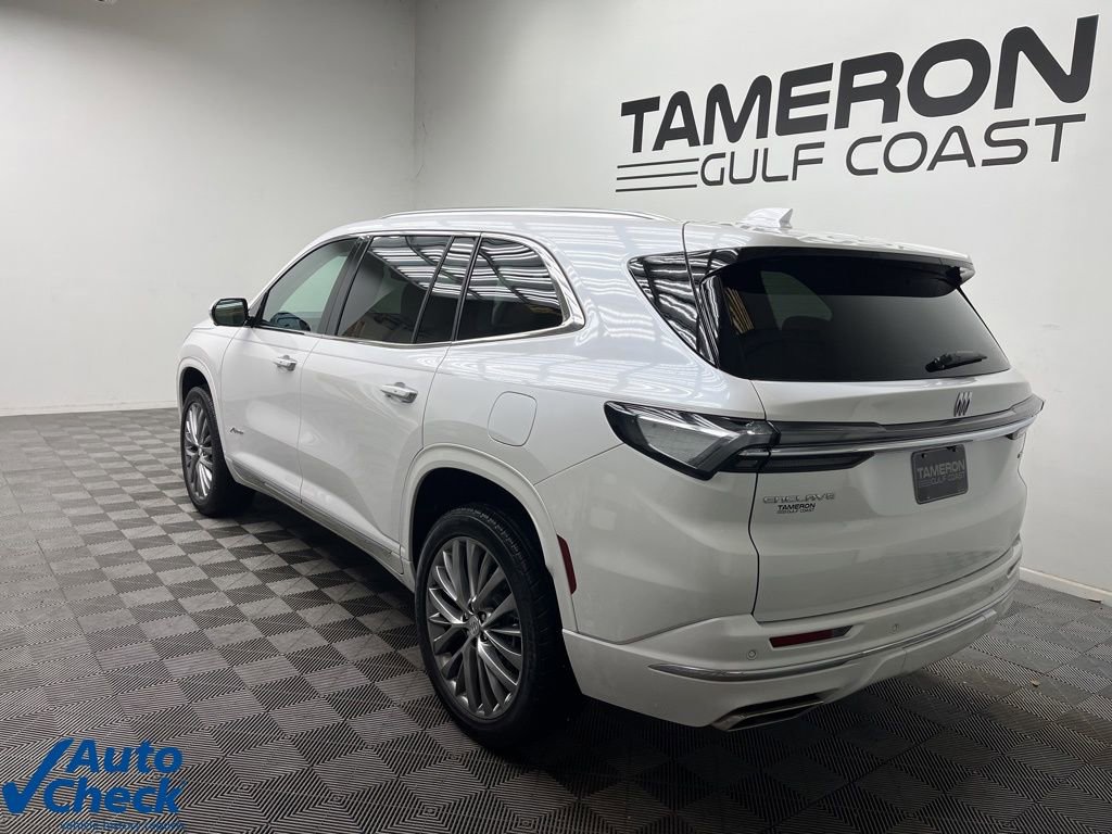 Used 2025 Buick Enclave Avenir image 8