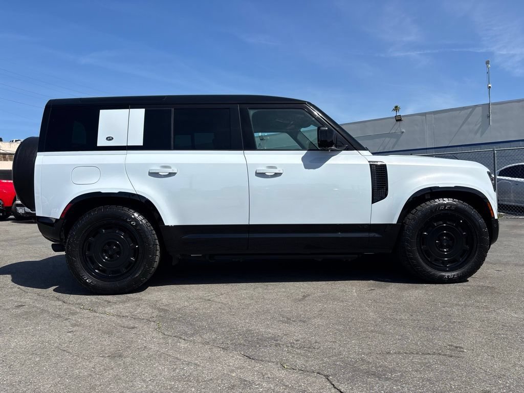 Used 2023 Land Rover Defender 110 V8 AWD/4WD image 2