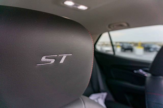 Used 2023 Buick Envision Essence w/ Sport Touring Package image 29
