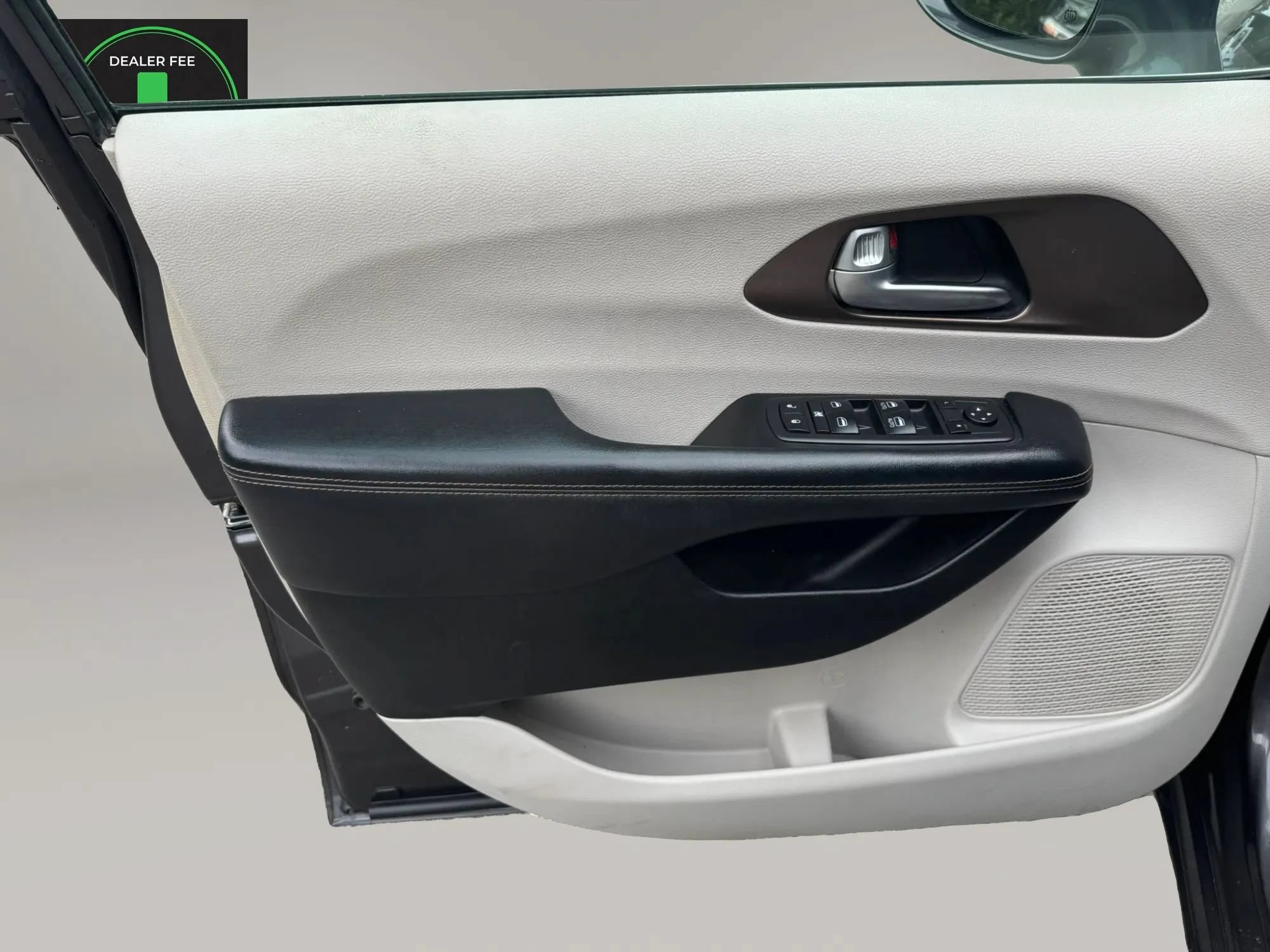 Used 2017 Chrysler Pacifica Touring-L FWD image 10
