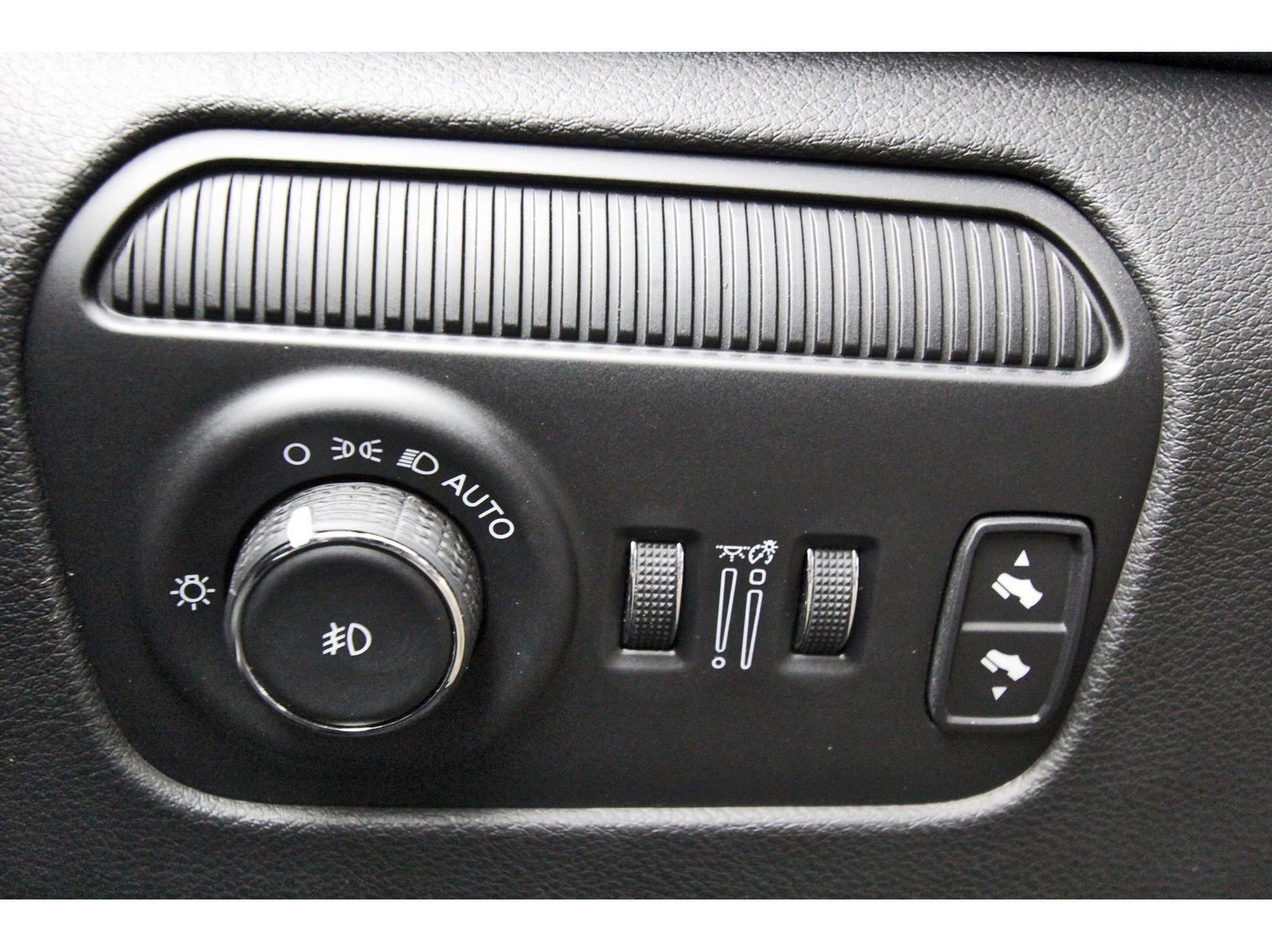 Used 2023 Jeep Wagoneer 2WD image 24