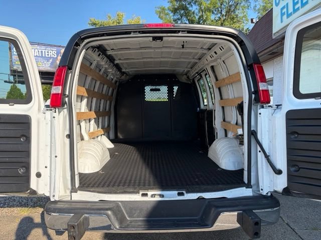 Used 2025 GMC Savana 2500 w/ Driver Convenience Package RWD image 7