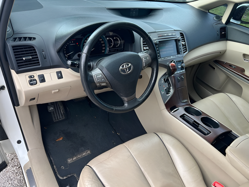 Used 2010 Toyota Venza AWD image 16