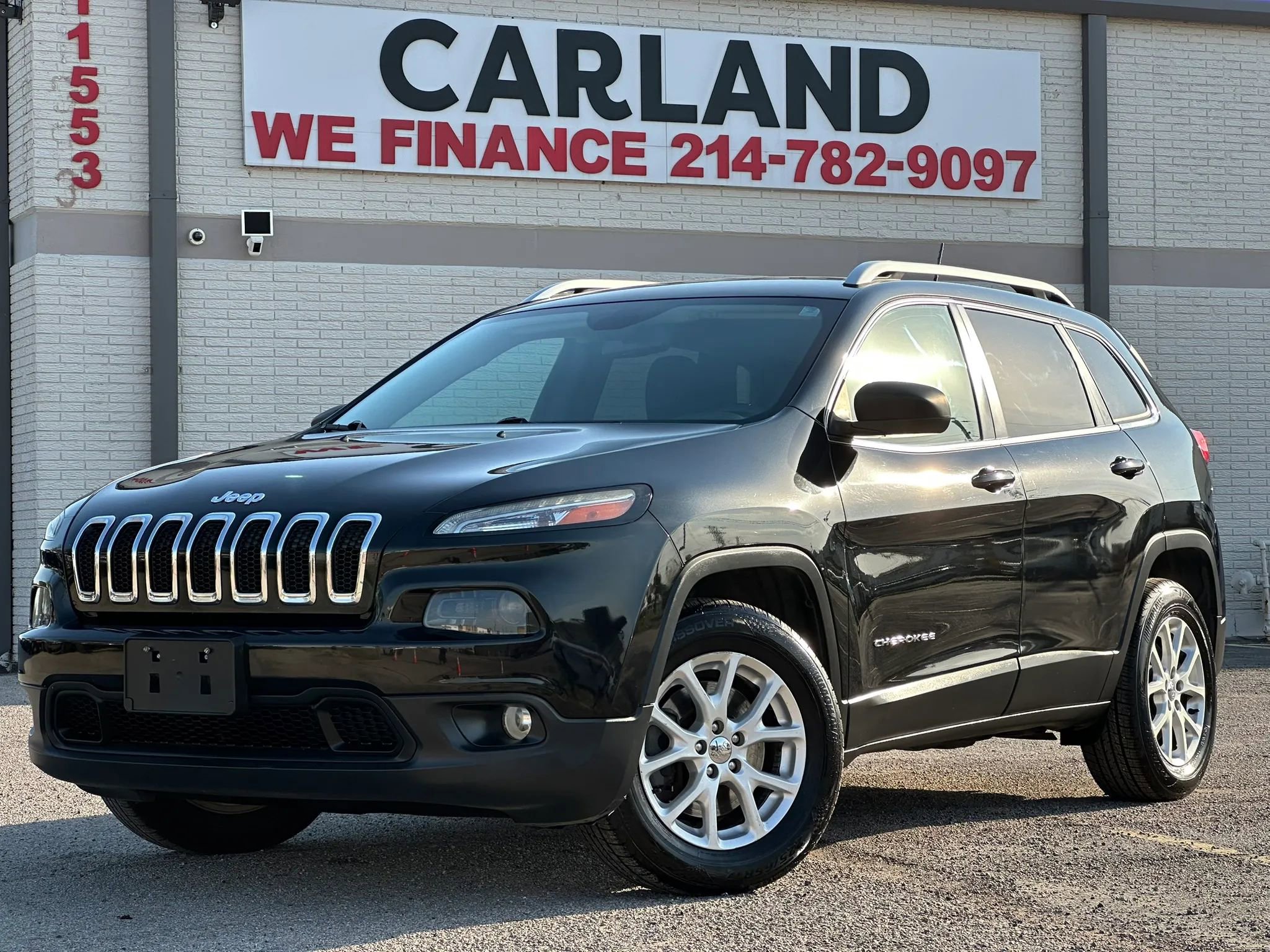 Used 2016 Jeep Cherokee Latitude AWD/4WD image 1