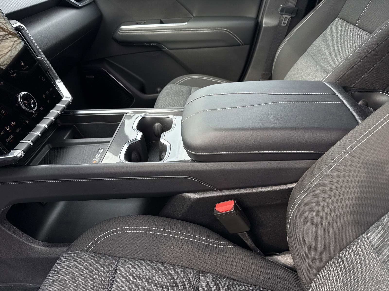 Used 2025 GMC Acadia Elevation image 14