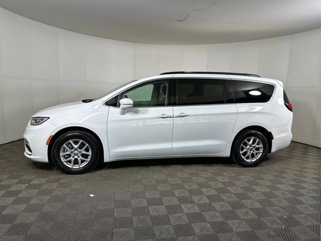 Used 2022 Chrysler Pacifica Touring-L image 6
