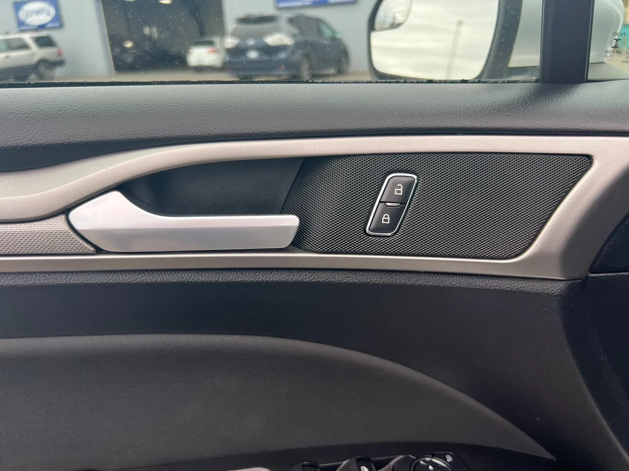 Used 2018 Ford Fusion SE FWD image 15