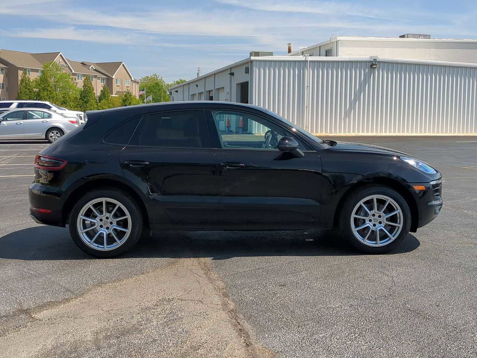 Used 2017 Porsche Macan AWD/4WD image 9