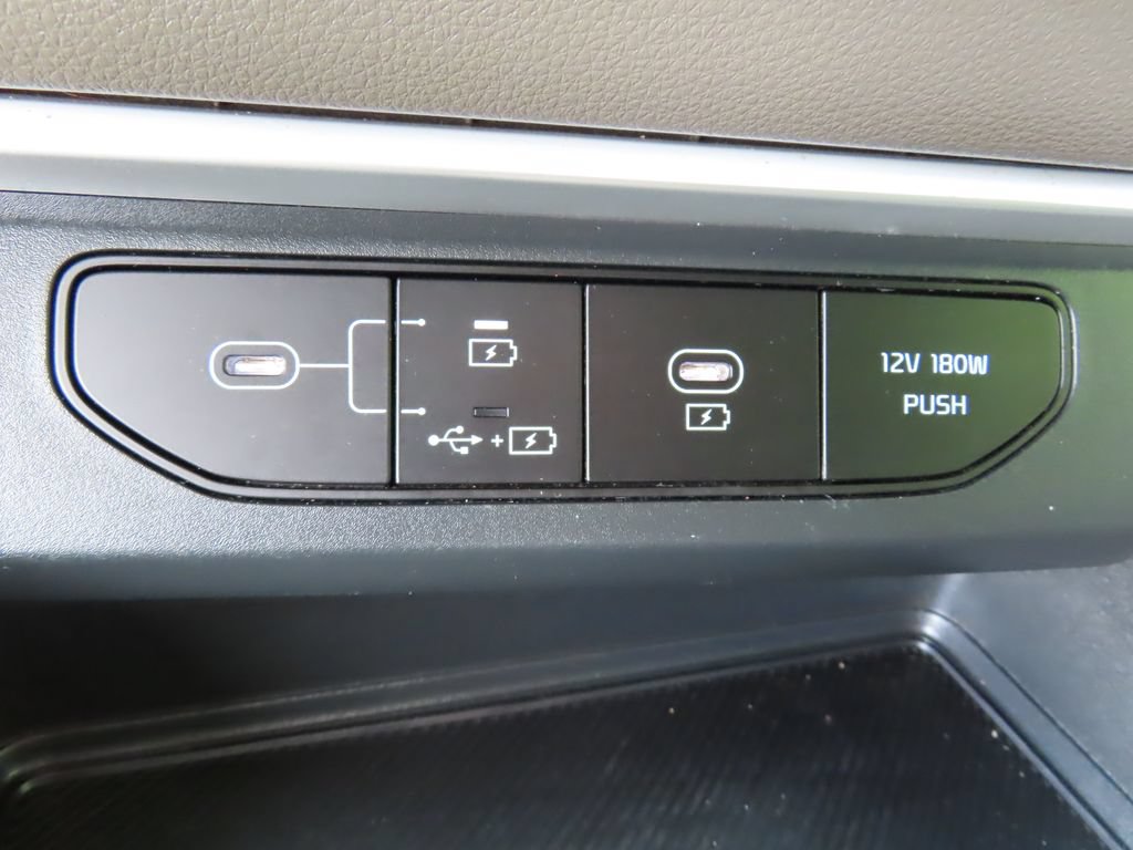 Certified 2025 Kia Carnival FWD image 10