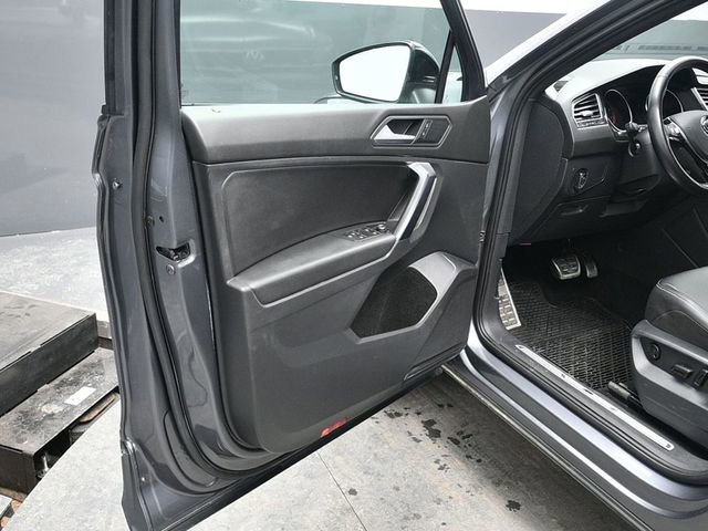 Used 2021 Volkswagen Tiguan SE R-Line image 17