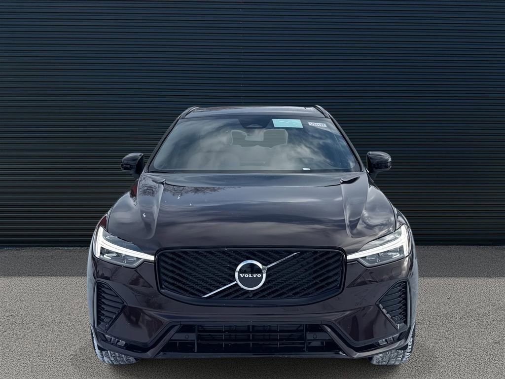 Certified 2026 Volvo XC60 B5 Core w/ Climate Package PRO AWD/4WD image 2