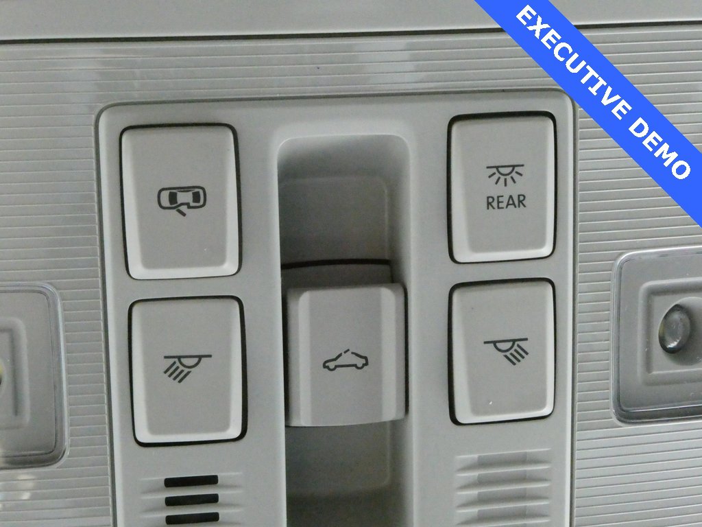 Certified 2025 Volkswagen Taos SE image 21