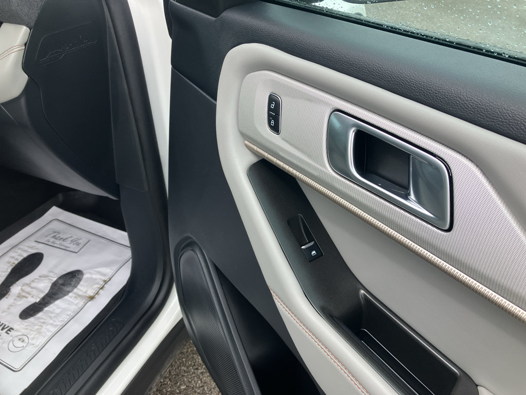 Certified 2025 Ford Explorer Active w/ Active Comfort Package RWD image 13