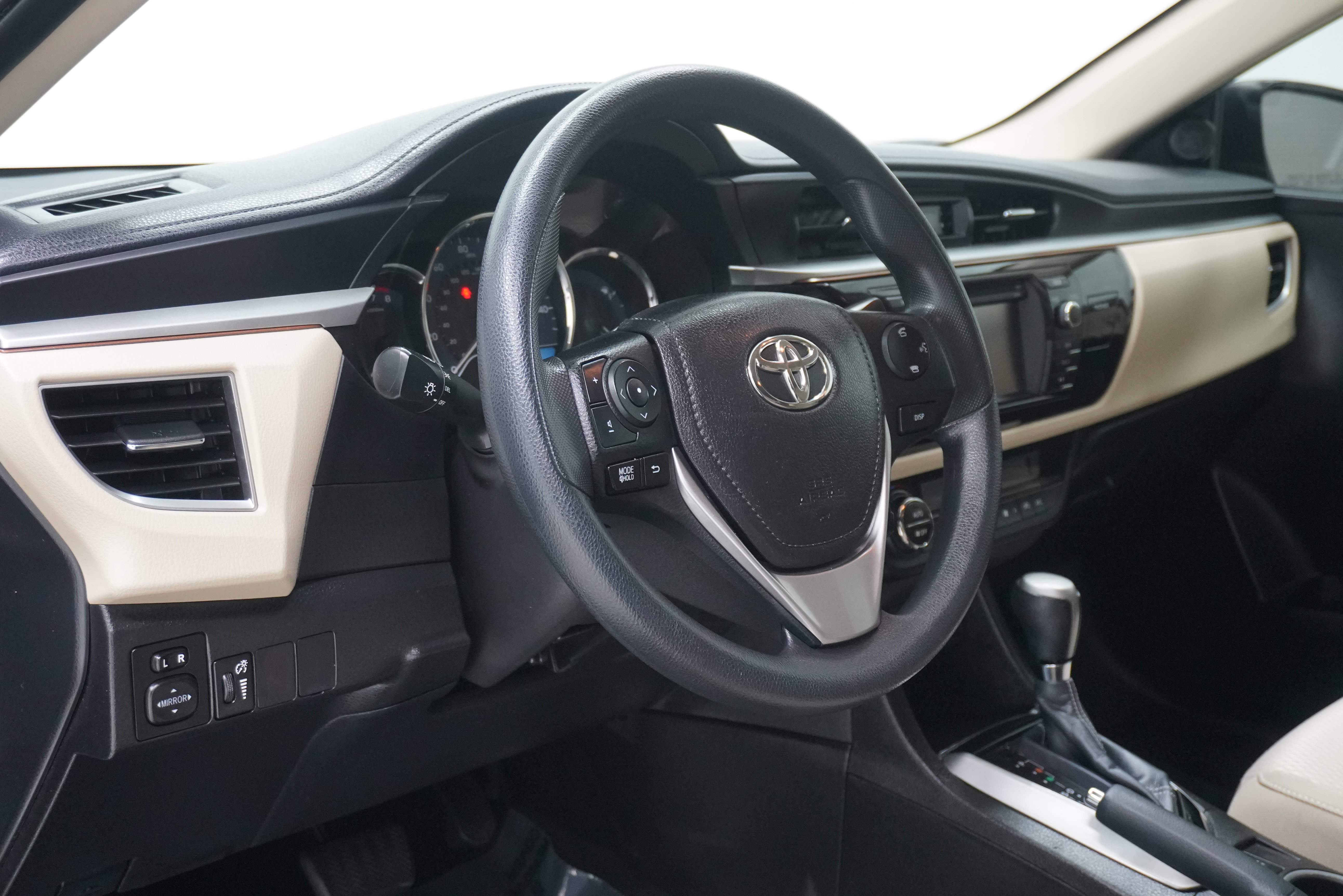 Used 2014 Toyota Corolla LE FWD image 10