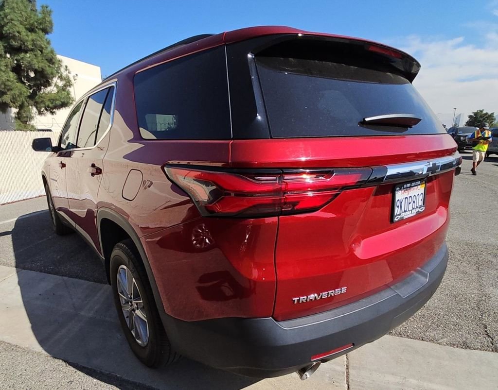 Used 2023 Chevrolet Traverse LT image 2
